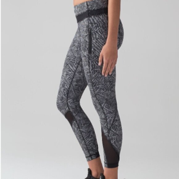 Lululemon Inspire Tight II in Formation Alpine White Black / Black sz 6 - Picture 2 of 6